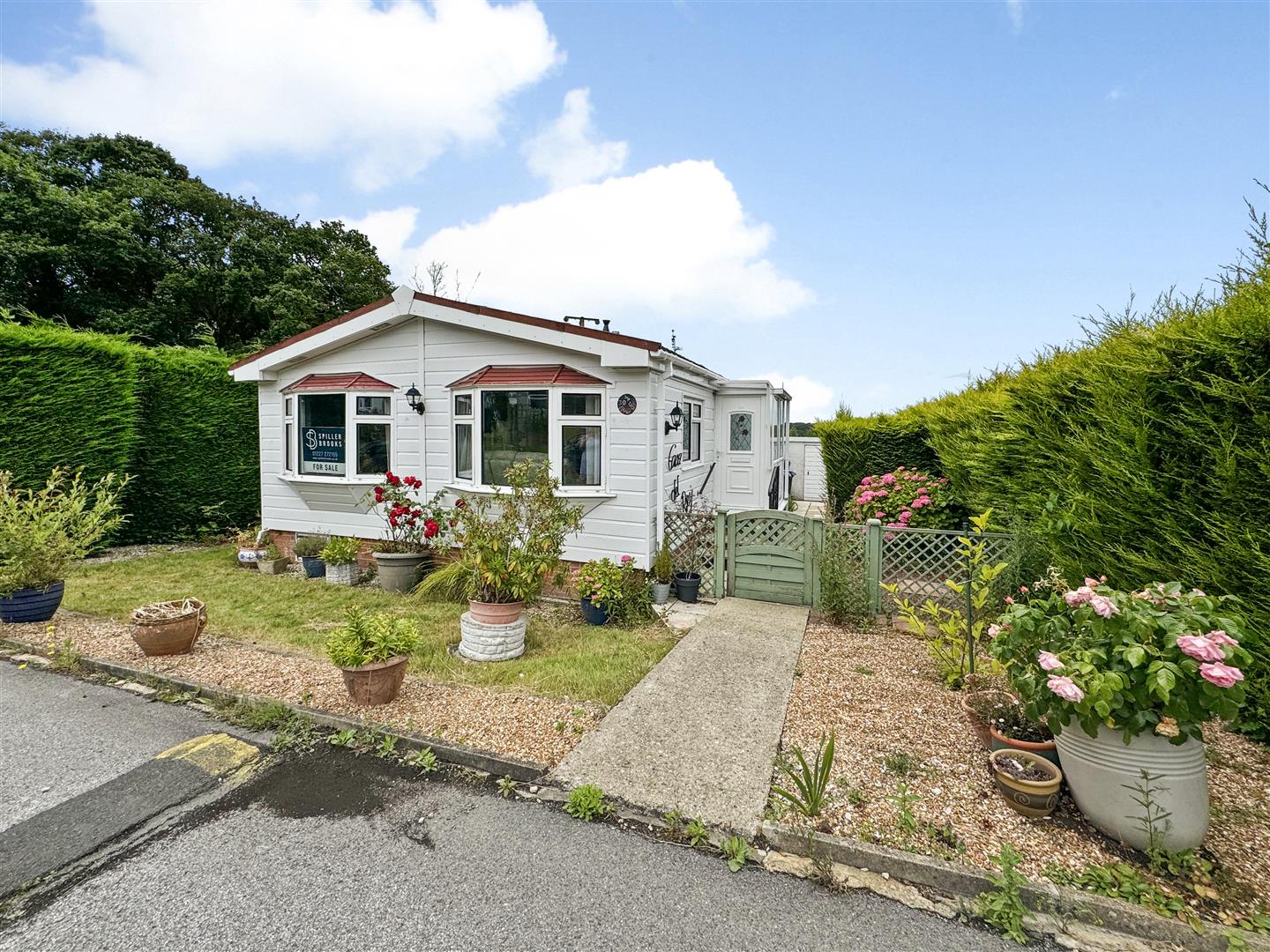 2 Bed, 1 Bath Property For Sale in Woodlands Estate, Blean, CT2 9JW